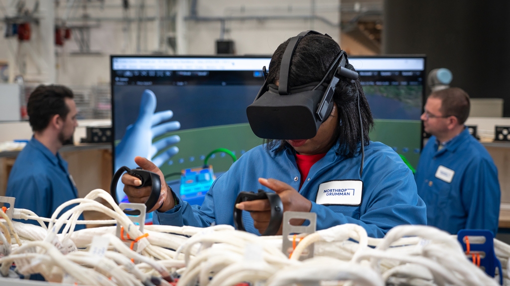 欧米茄工程师使用虚拟现实来评估他们的计算机辅助设计。(2020年1月)